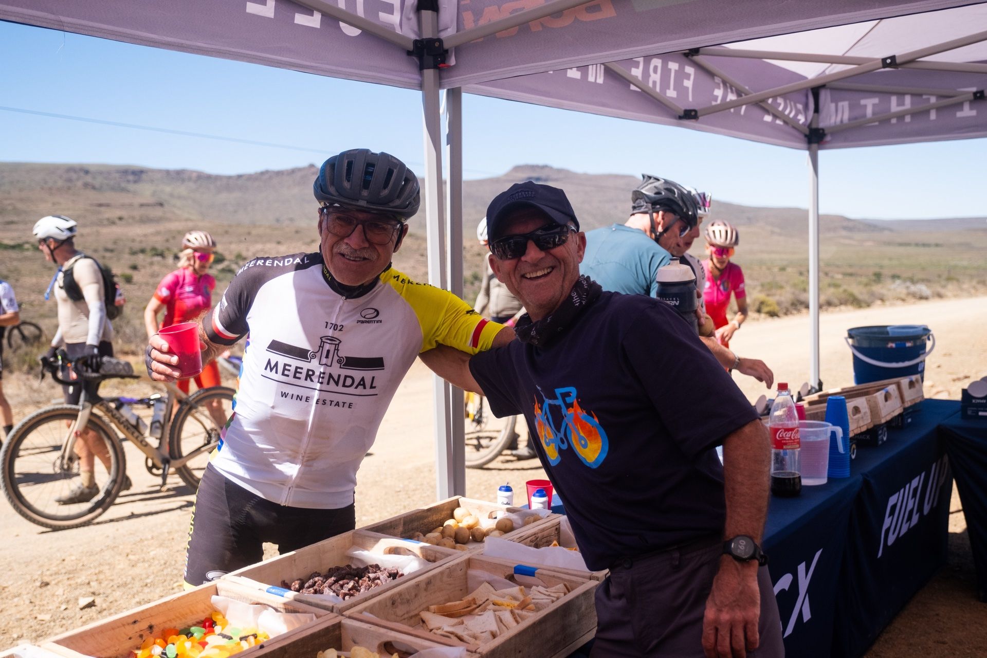 A volunteer and a rider share a laugh at a Padstal on the route